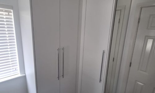 Hinged 3 Door L Shaped Corner Premium White Barnabus Handle