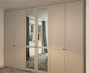 Shaker Cashmere Plain Mirror 6 Four Panel Contemporary Shaker Hinged Doors with Metropolis Knobs Shaker Cashmere Plain Mirror 6 Four Panel Contemporary Shaker Hinged Doors with Metropolis Knobs