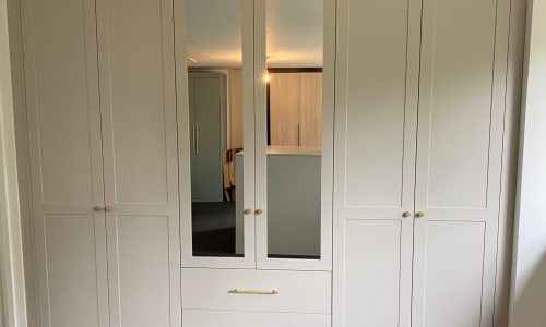 Bespoke Contemporary Shaker Hinged Cashmere Oak Textured Plain Mirror Linen Press Fender Round Post Knob and Handles WEB Bespoke Contemporary Shaker Hinged Cashmere Oak Textured Plain Mirror Linen Press Fender Round Post Knob and Handles WEB