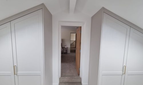 Bespoke Shaker Hinged Angled Cashmere Oak Textured U Pull Handle Brushed Gold Bespoke Shaker Hinged Angled Cashmere Oak Textured U Pull Handle Brushed Gold